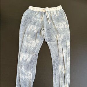 Kensie Gray and White Joggers with Tapered Leg